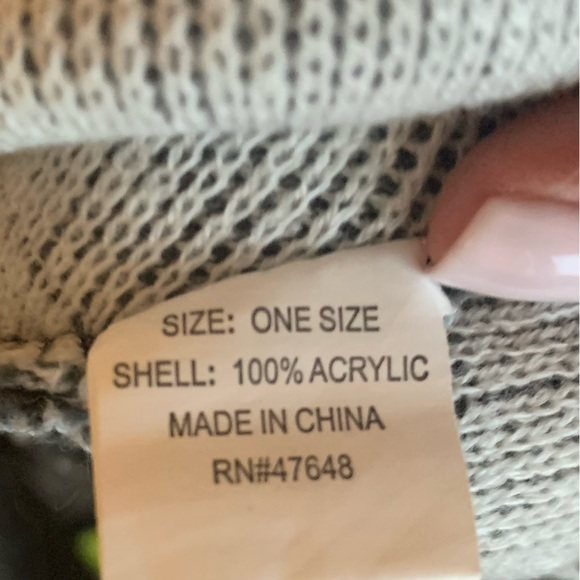 Winter Skull Caps, Four Caps Total, One Size Fits Most - Picture 9 of 9